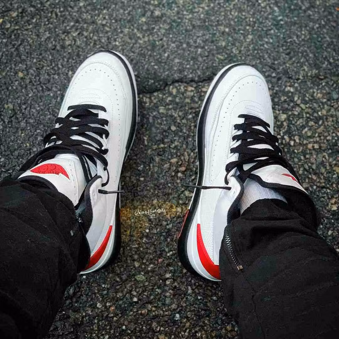 Air Jordan 2 Retro OG 'Chicago' (2022) DX2454-106 Air Jordan 2 Retro OG 'Chicago' (2022) DX2454-106